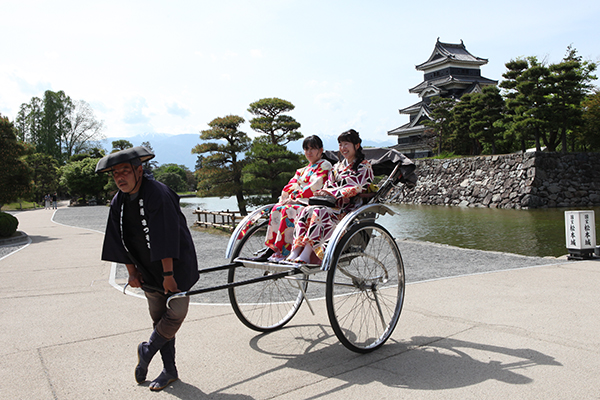人力車に乗って信州・まつもと大歌舞伎を目指そう